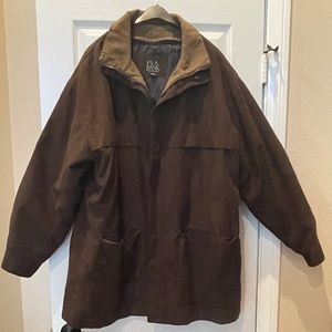 Jos A Bank Men’s size LARGE dark brown with camel color collar w/removable liner